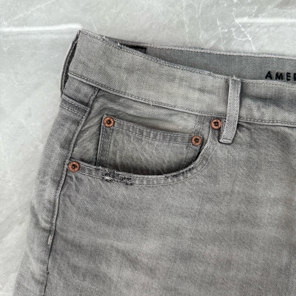 Women’s American Eagle Relaxed Distressed Gray Wash Jean Shorts Plus Size 14 - Picture 6 of 16